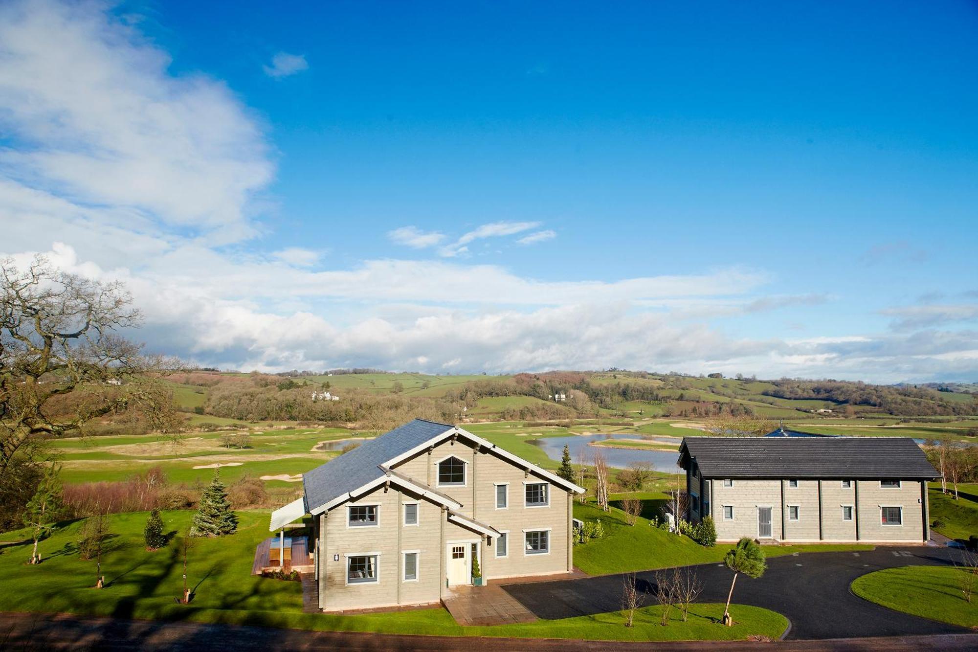 Hunter Lodges By Celtic Manor ニューポート エクステリア 写真