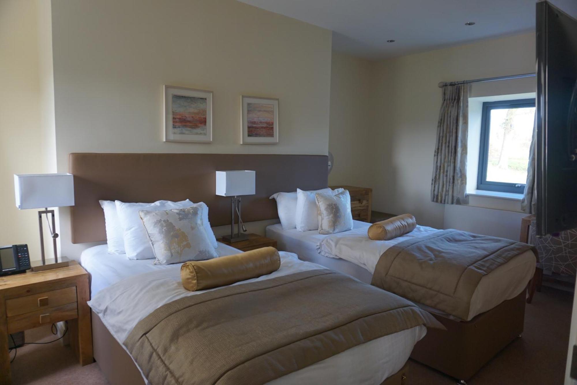 Hunter Lodges By Celtic Manor ニューポート エクステリア 写真